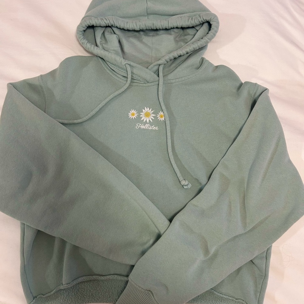 Cropped Teal Daisy Hollister Hoodie